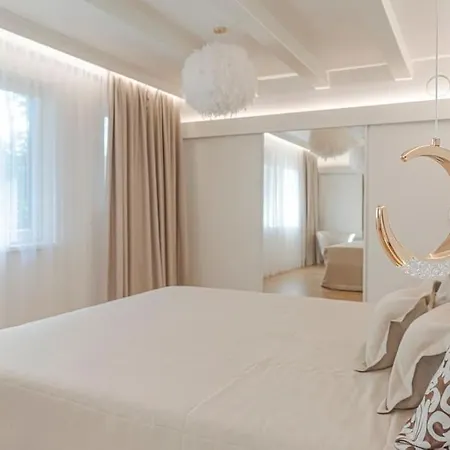 252 M² Luxury 4 Bedroom House In The Pine-forest
