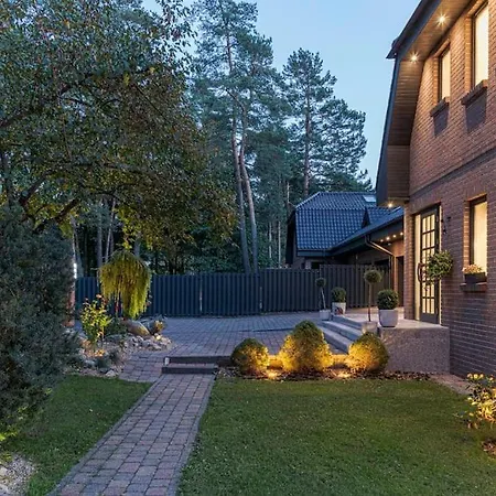 252 M² Luxury 4 Bedroom House In The Pine-forest