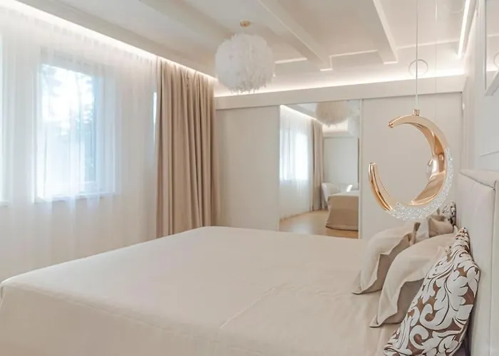 252 M² Luxury 4 Bedroom House In The Pine-forest