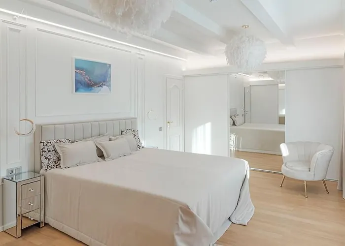 252 M² Luxury 4 Bedroom House In The Pine-forest Willa *