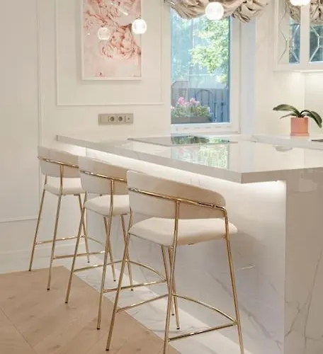 252 M² Luxury 4 Bedroom House In The Pine-forest